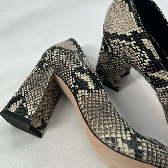 NWOB Via Spiga Snakeskin Block Heels - Picture 7 of 8